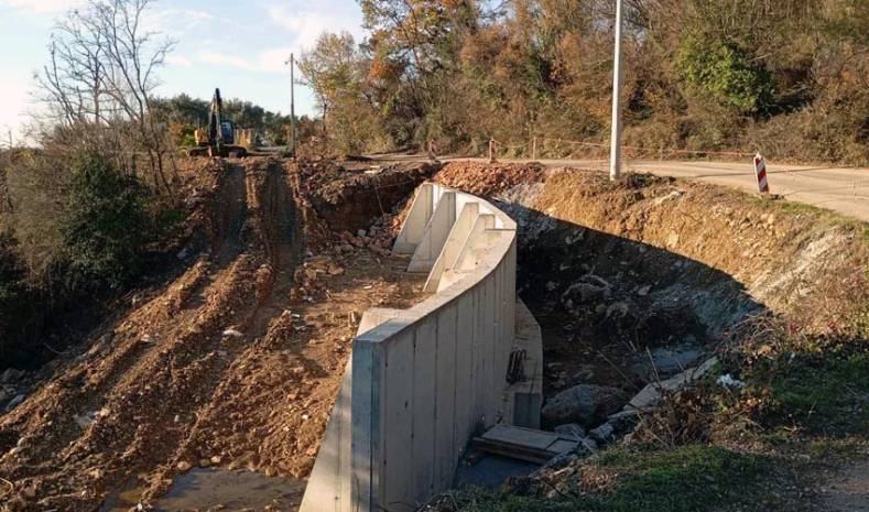 Radovi na putu ka Krutama